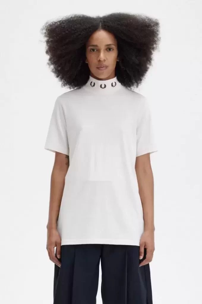 T-shirt med hög hals och lagerkrans för kvinnor T-shirt med hög hals och lagerkrans för kvinnor
