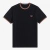 T-shirts med dubbla spetsar T-shirts med dubbla spetsar