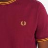 T-shirts med dubbla spetsar T-shirts med dubbla spetsar