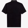 T-shirts med hög hals och märkestryck T-shirts med hög hals och märkestryck