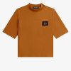 T-shirts med hög halsringning och märkesdetalj T-shirts med hög halsringning och märkesdetalj