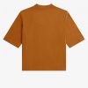 T-shirts med hög halsringning och märkesdetalj T-shirts med hög halsringning och märkesdetalj